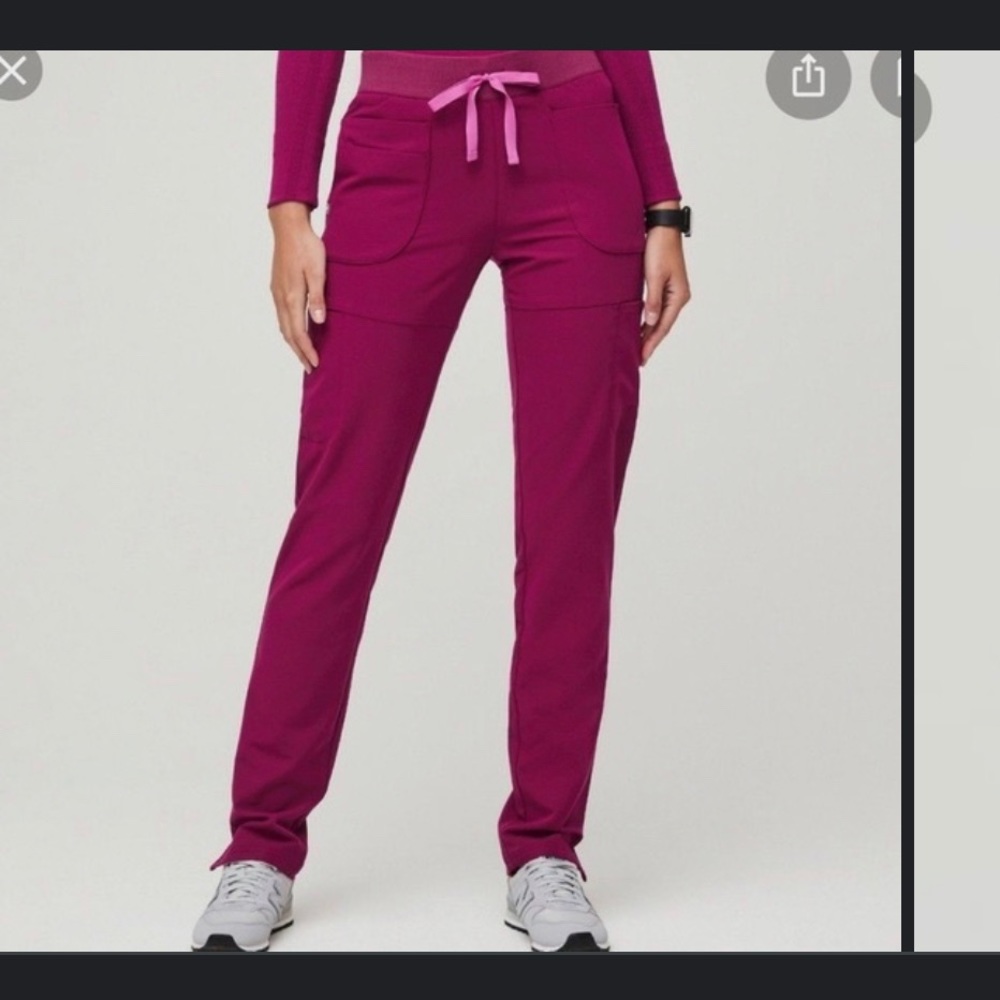 Figs scrub set in color Dark Magenta